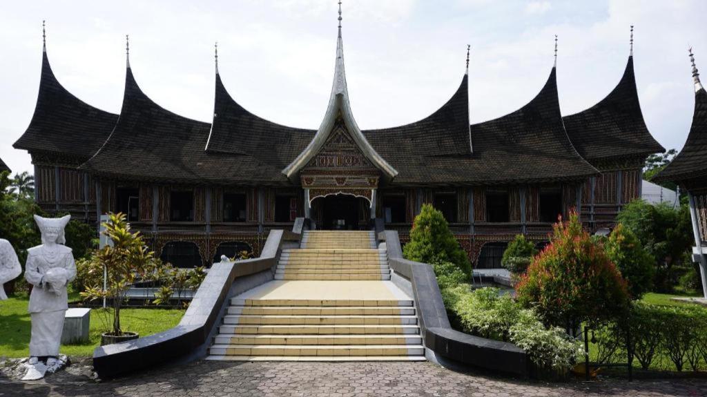 Edotel Minangkabau Padang  Buitenkant foto