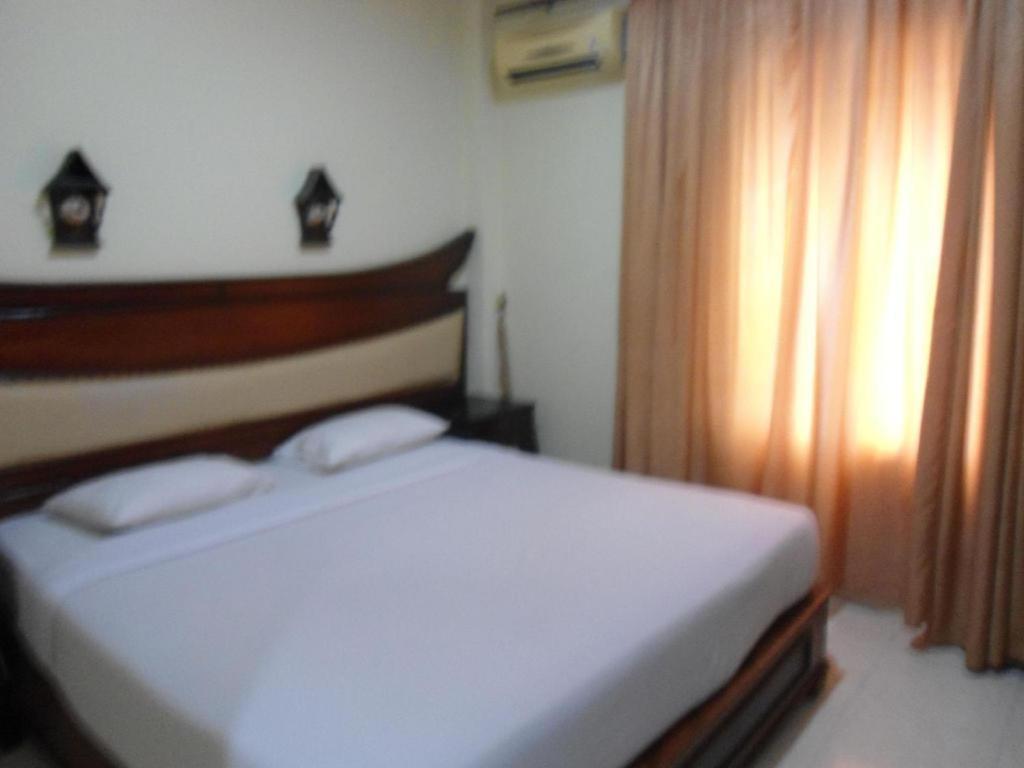 Edotel Minangkabau Padang  Buitenkant foto