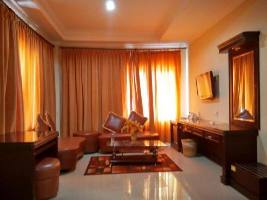 Edotel Minangkabau Padang  Buitenkant foto