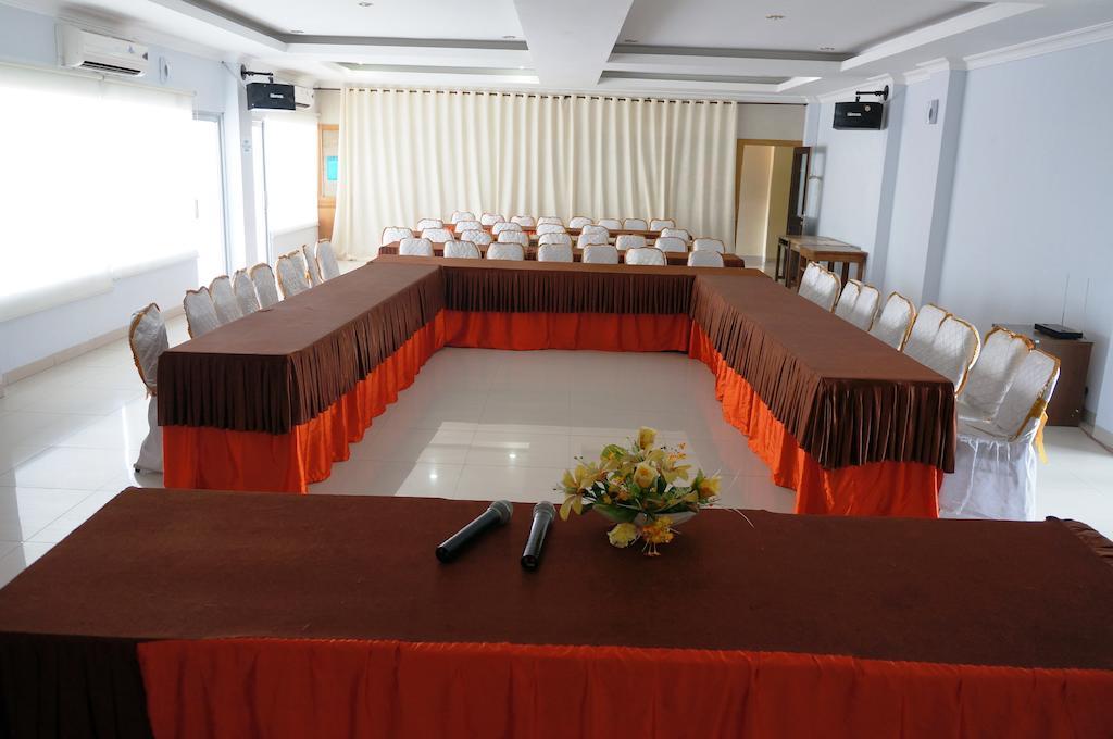 Edotel Minangkabau Padang  Buitenkant foto