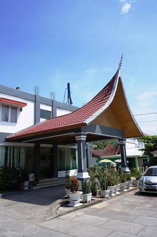 Edotel Minangkabau Padang  Buitenkant foto