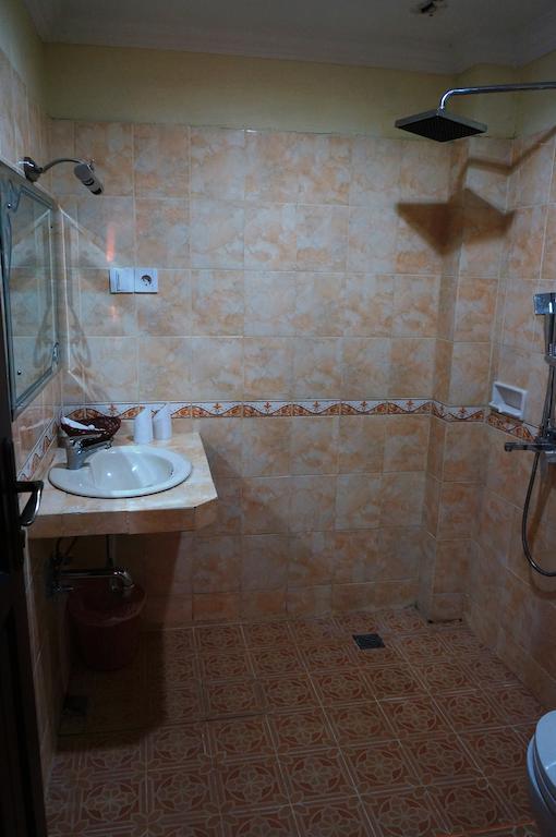 Edotel Minangkabau Padang  Kamer foto
